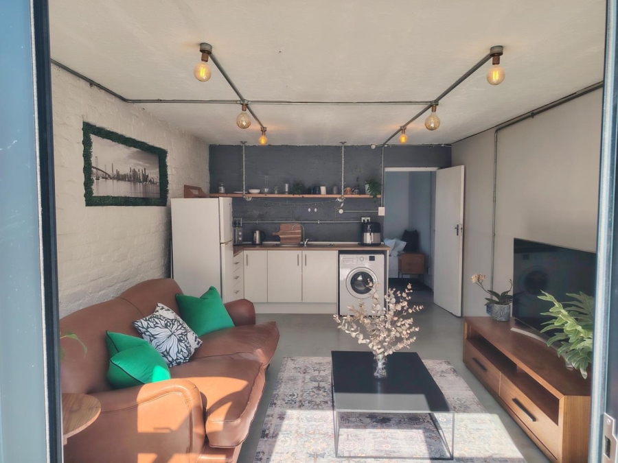 1 Bedroom Property for Sale in Loevenstein Western Cape